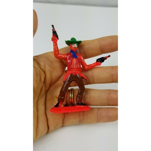 2 5/8" Tim Mee Plastic Cowboy Vintage Wild West Toy Figures Red w Green Hat - Picture 7 of 8